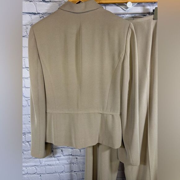 AnnTaylor 2 Piece Classic Minimalist Business Casual Tan Suit Blazer 6 Pants 10P - Picture 2 of 12